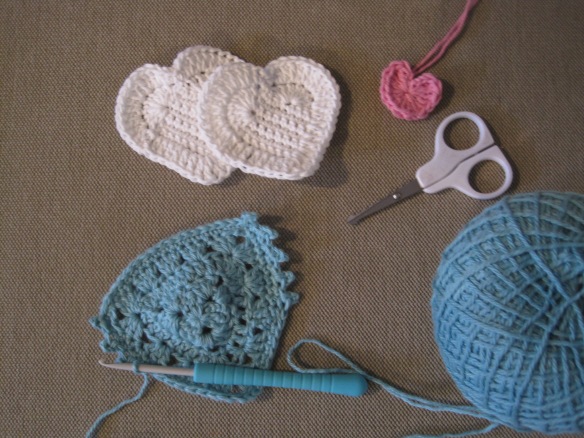 crochet hearts and frilly bunting